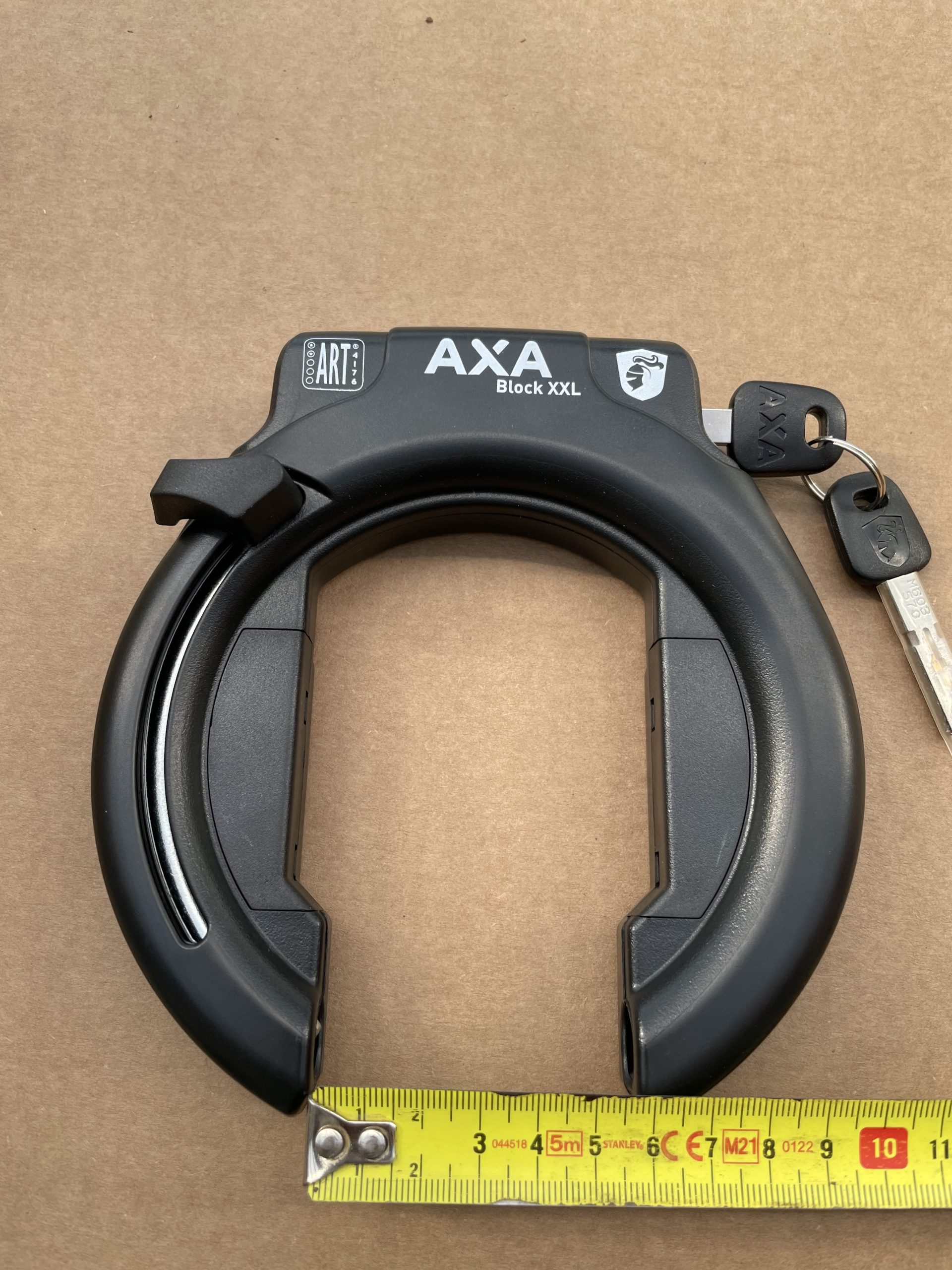 axa-slot-768nod-1.jpg Axa xxl Defender Slot Zwart ART2 breedte 5.5cm Delta Bikes - Afbeelding 1