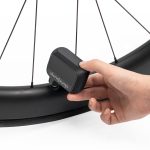 Fietspomp, Mini Fietspomp, 100PSI elektrische fietspomp met Presta en Schrader ventiel, kleine bandenpomp draagbare luchtpomp voor racefietsen, e bikes, stadsfietsen : Amazon.nl: Sport & outdoor