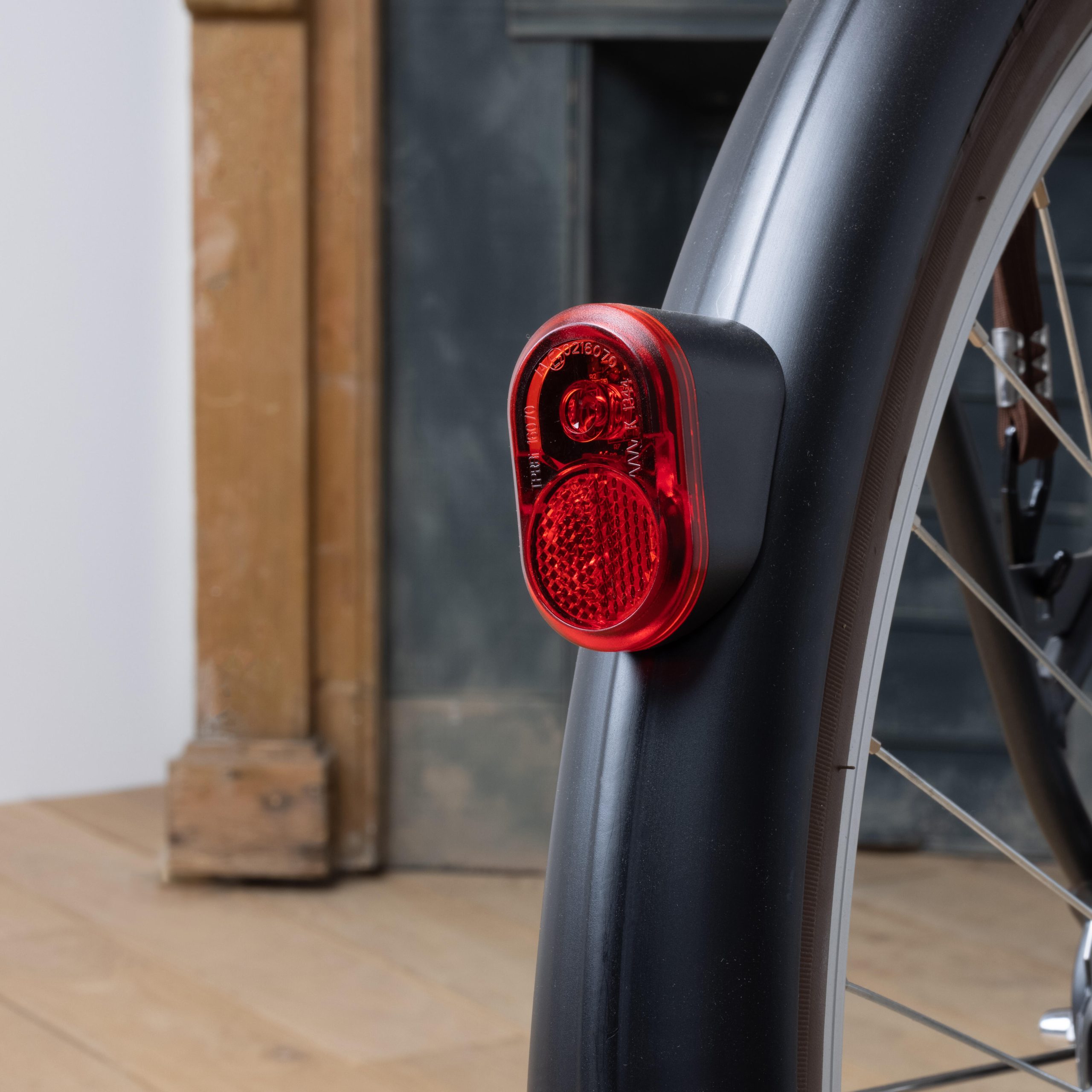 fiets-achterlicht-683pst-1.jpg Fiets achterlicht dynamo led Steady zwart - Afbeelding 1