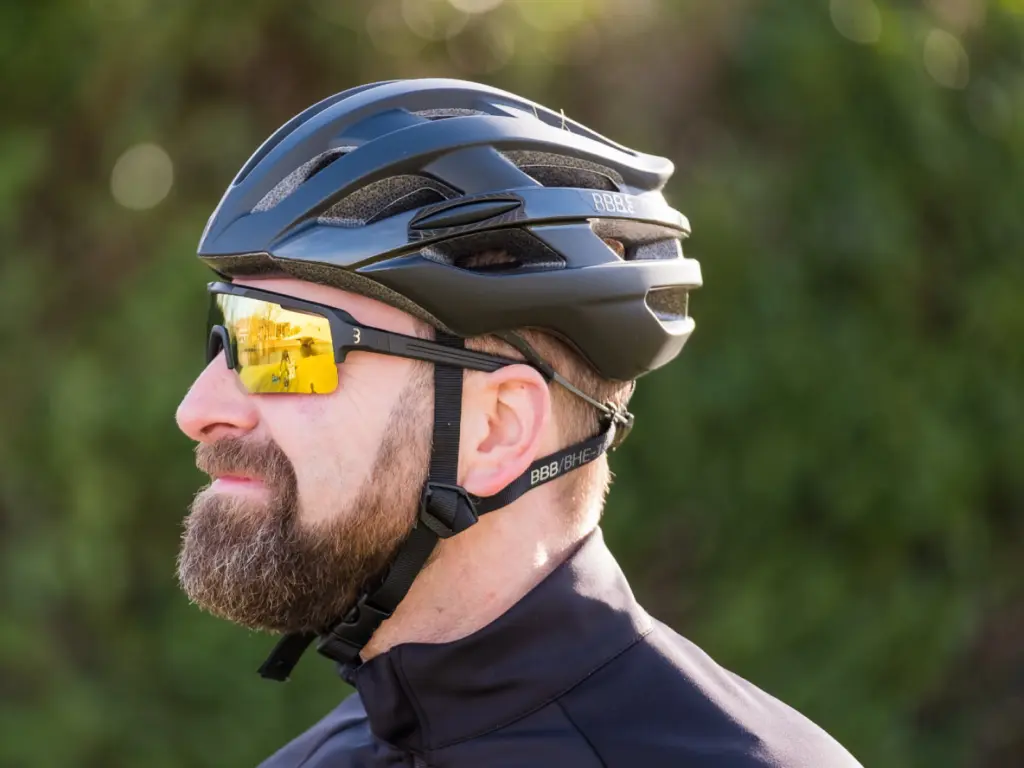 helm-racefiets-877rqz.webp Racefietshelm kopen: gids voor beginners en gevorderden - Afbeelding 1